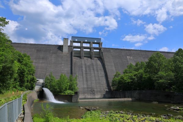 金山ダム（北海道南富良野町）